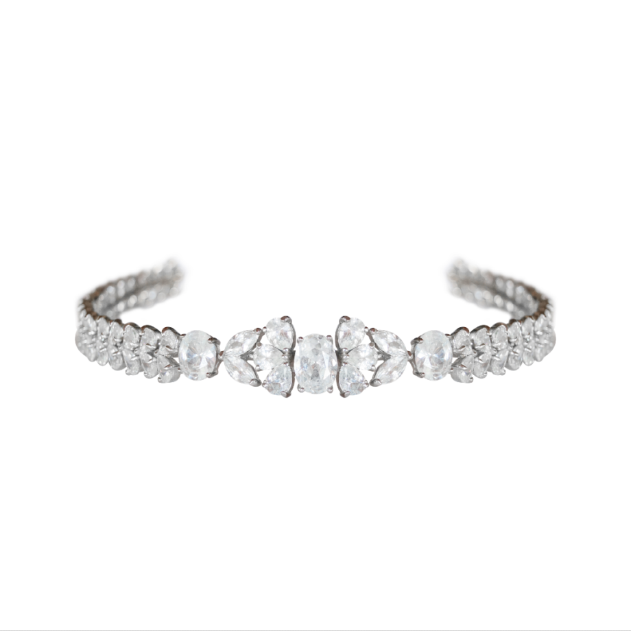 TIARA CRAVADA COM ZIRCÔNIAS E BANHO DE RÓDIO BRANCO