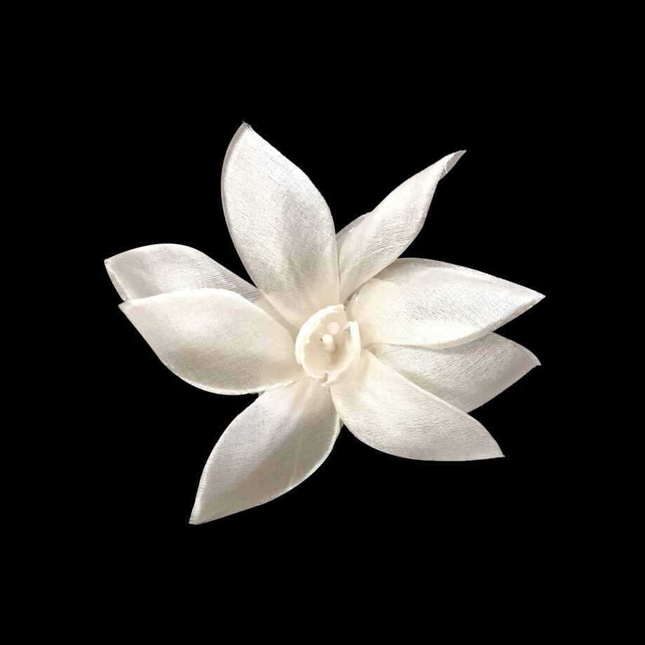 FLOR DE TECIDO CHARLOTTE –  OFF WHITE
