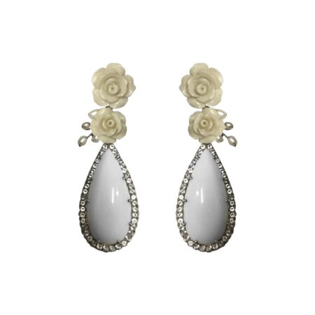 BRINCO EM PRATA DE LEI 925 COM FLORES DE CORAL BRANCO SINTÉTICO, TOPÁZIOS DE CRISTAL, ÁGATA E RÓDIO BRANCO