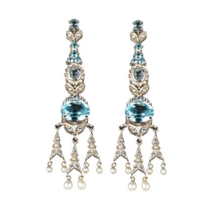 Brinco em ouro branco 18k com diamantes, topázios azul skay e pérolas