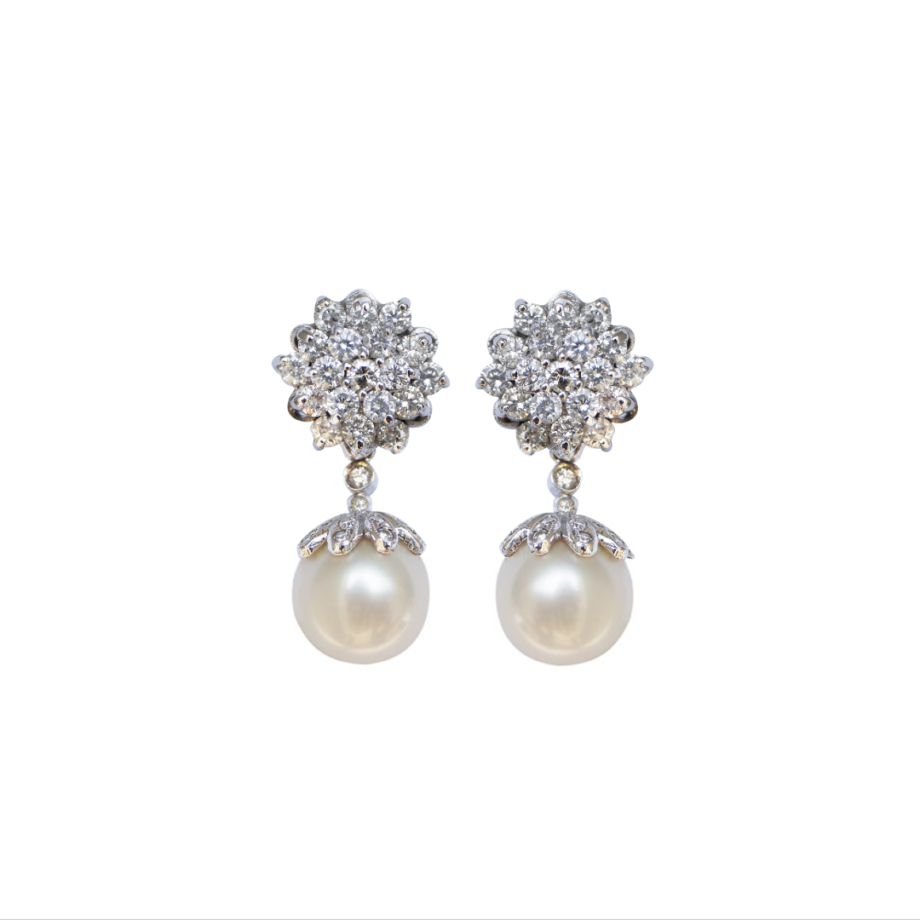 Brinco em ouro branco 18k com diamantes e pérolas