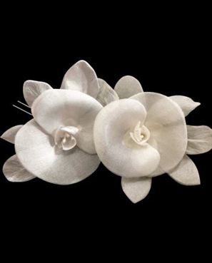 2 FLORES DE TECIDO BELLA – OFF WHITE E BRANCA