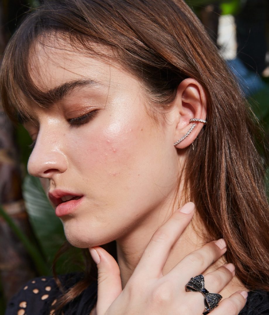 EARCUFF EM OURO BRANCO 18K COM DIAMANTES