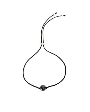PULSEIRA NO FIO DE SEDA COM HEMATITA E PONTEIRAS EM PRATA DE LEI 925