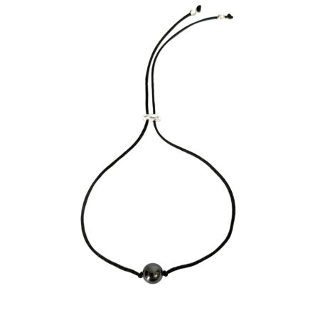 PULSEIRA NO FIO DE SEDA COM HEMATITA E PONTEIRAS EM PRATA DE LEI 925