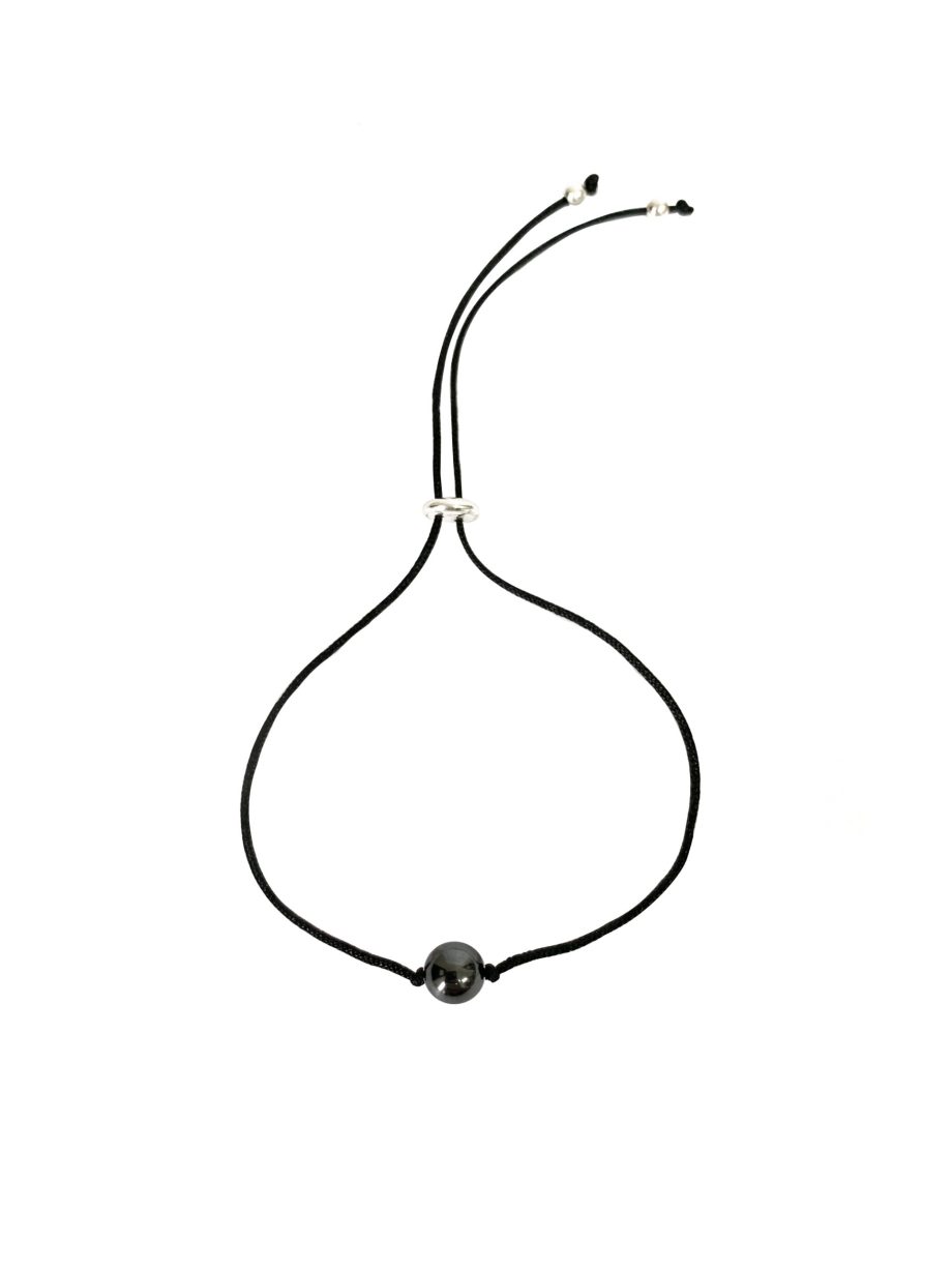 PULSEIRA NO FIO DE SEDA COM HEMATITA E PONTEIRAS EM PRATA DE LEI 925