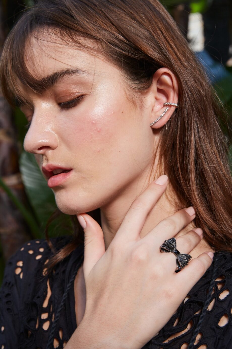 ANEL EM OURO 18K COM ESPINÉLIO NEGRO, DIAMANTES NEGROS E BANHO DE RÓDIO NEGRO