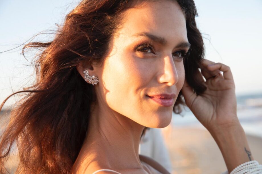 Earcuff em prata de Lei 925 com topázios, pérolas e ródio branco