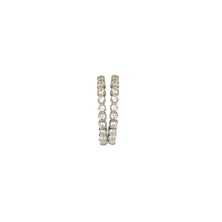 Piercing em ouro branco 18k com diamantes