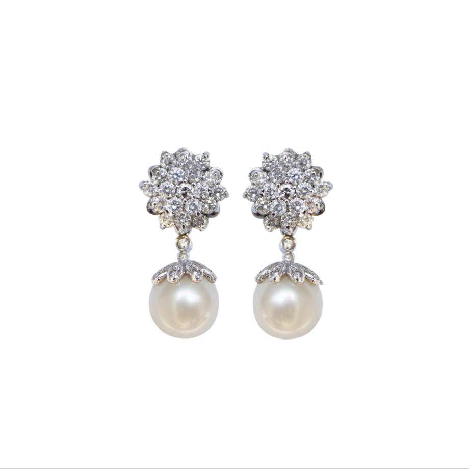 Brinco em ouro branco 18k com diamantes e pérolas