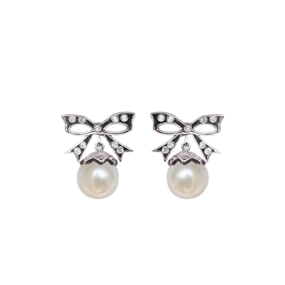 Brinco em ouro branco 18k com diamantes e pérolas